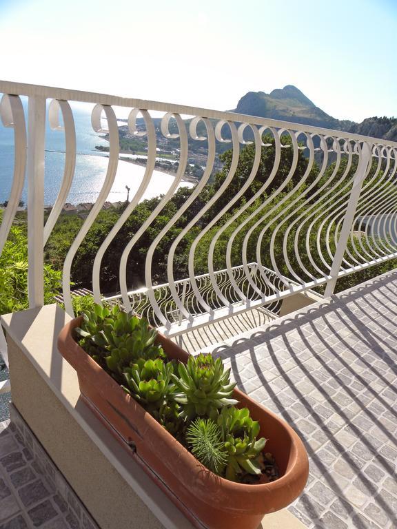 Holiday Home Figa Omis Ruang foto