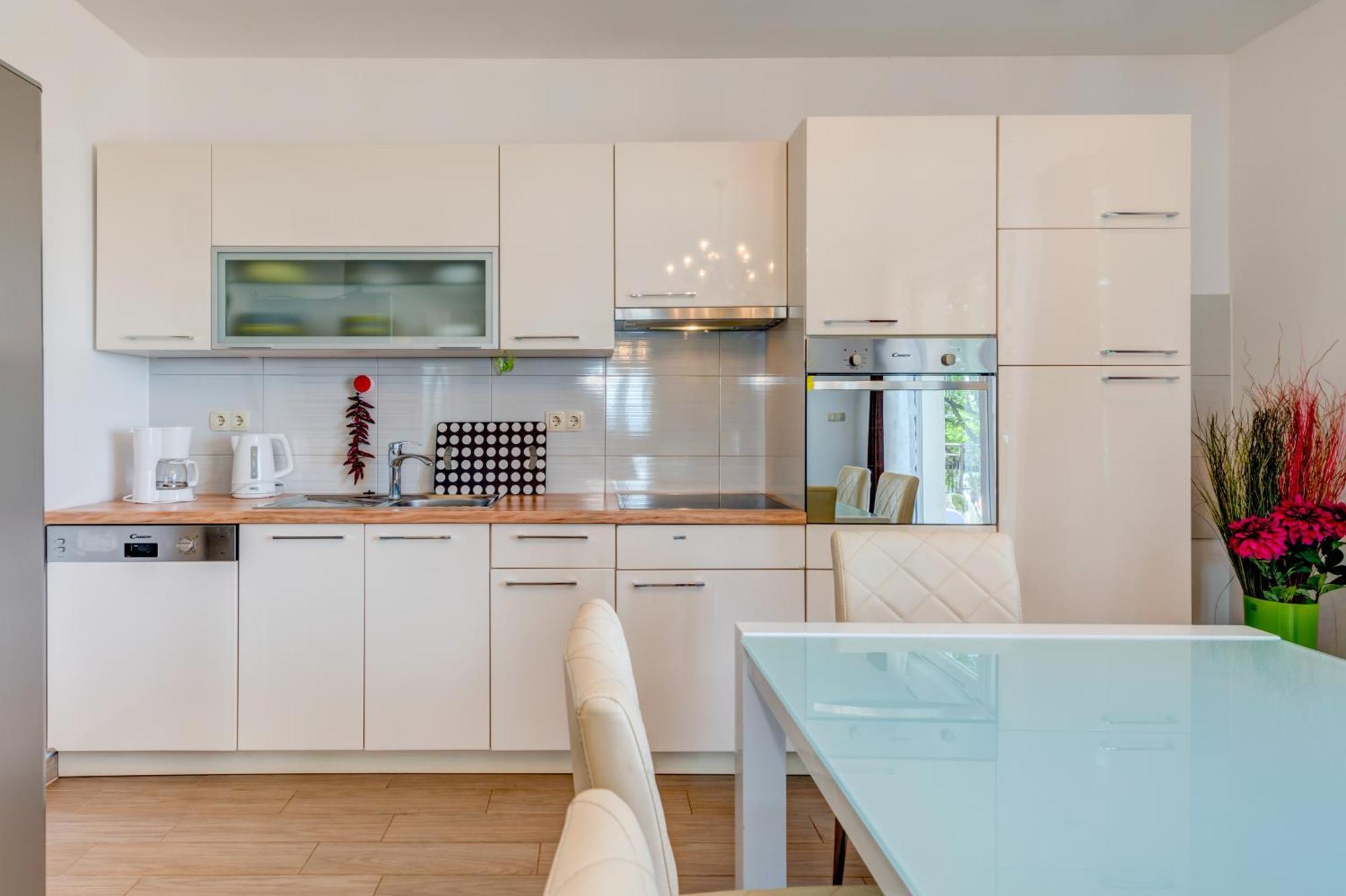 Holiday Home Figa Omis Bagian luar foto