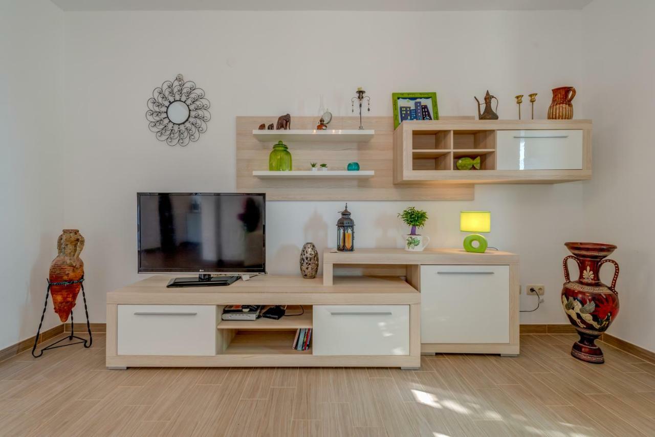 Holiday Home Figa Omis Bagian luar foto