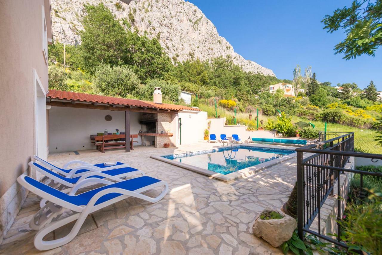 Holiday Home Figa Omis Bagian luar foto