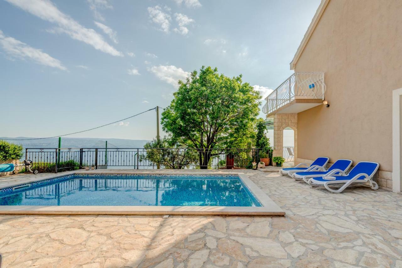 Holiday Home Figa Omis Bagian luar foto