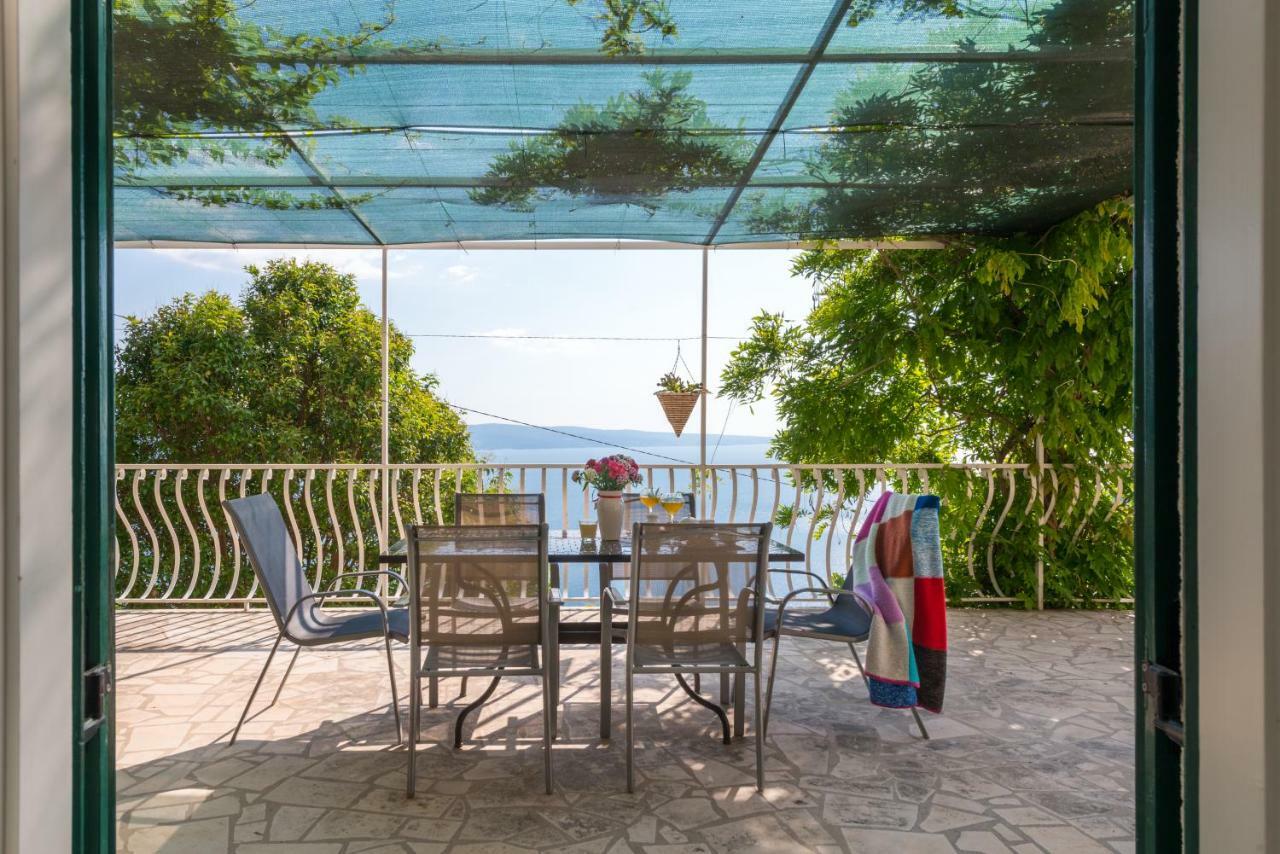 Holiday Home Figa Omis Bagian luar foto