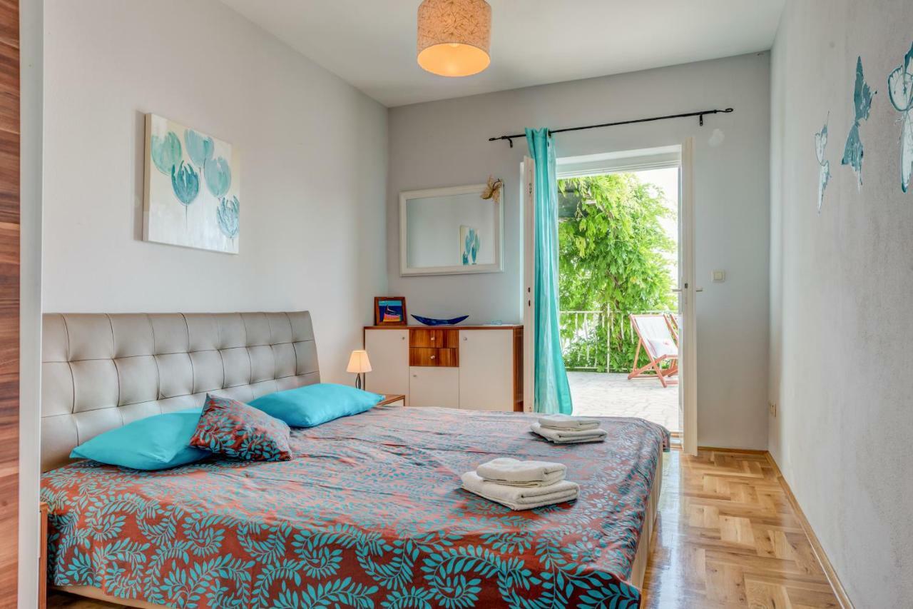 Holiday Home Figa Omis Bagian luar foto