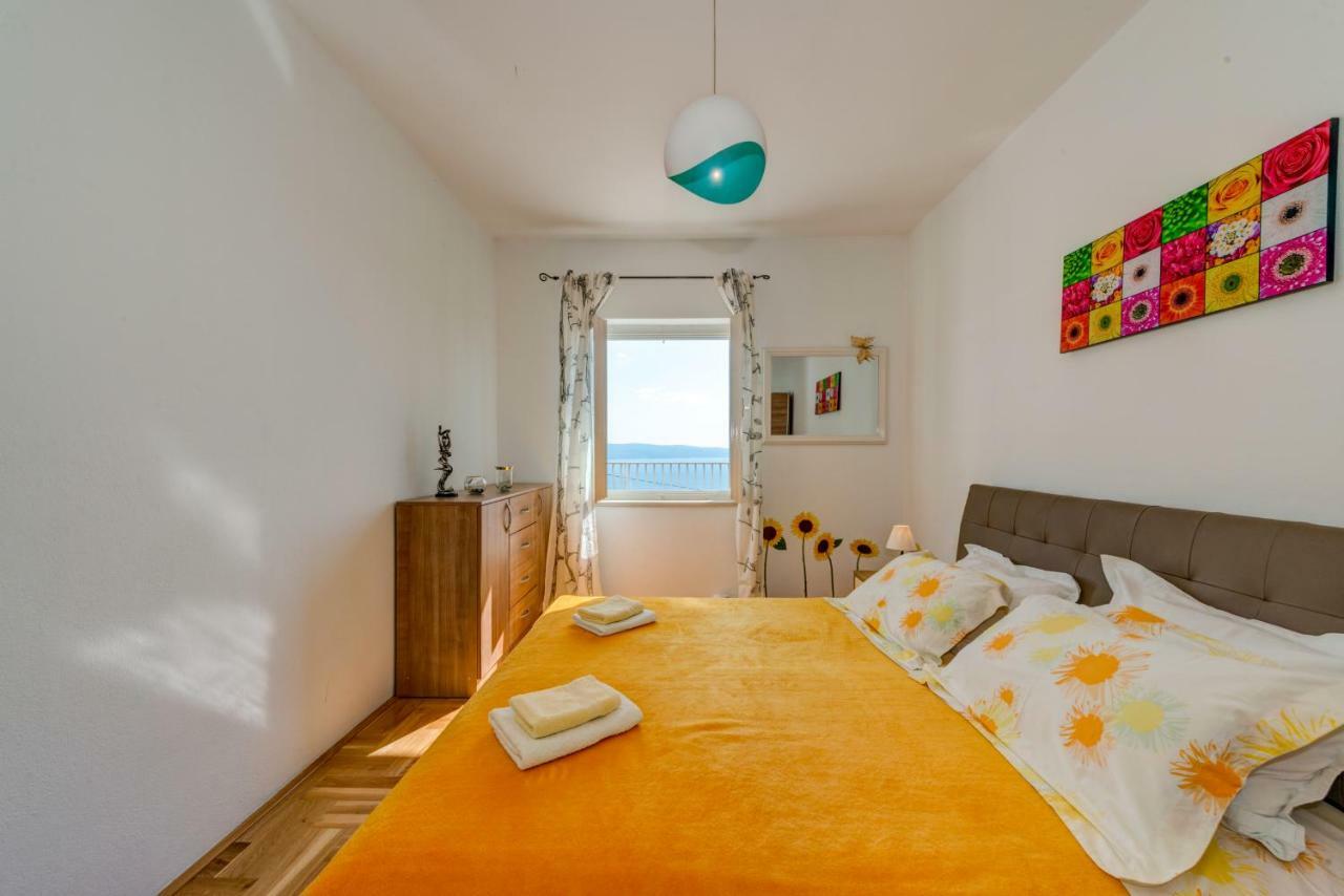 Holiday Home Figa Omis Bagian luar foto