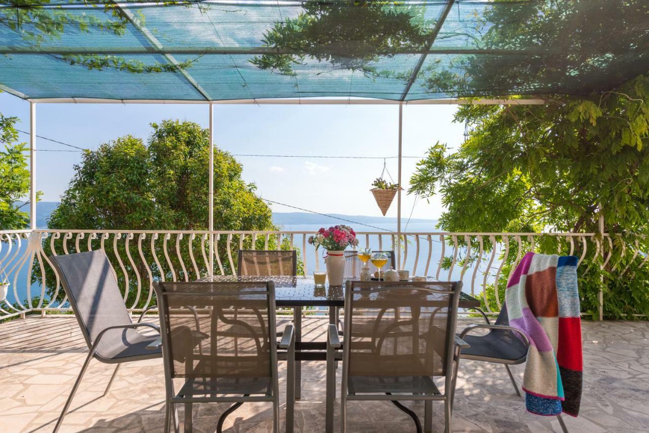 Holiday Home Figa Omis Bagian luar foto