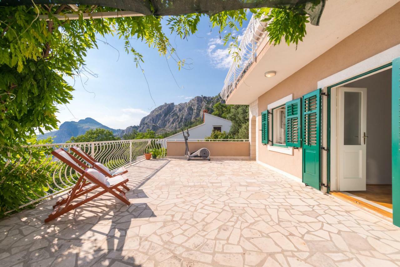 Holiday Home Figa Omis Bagian luar foto