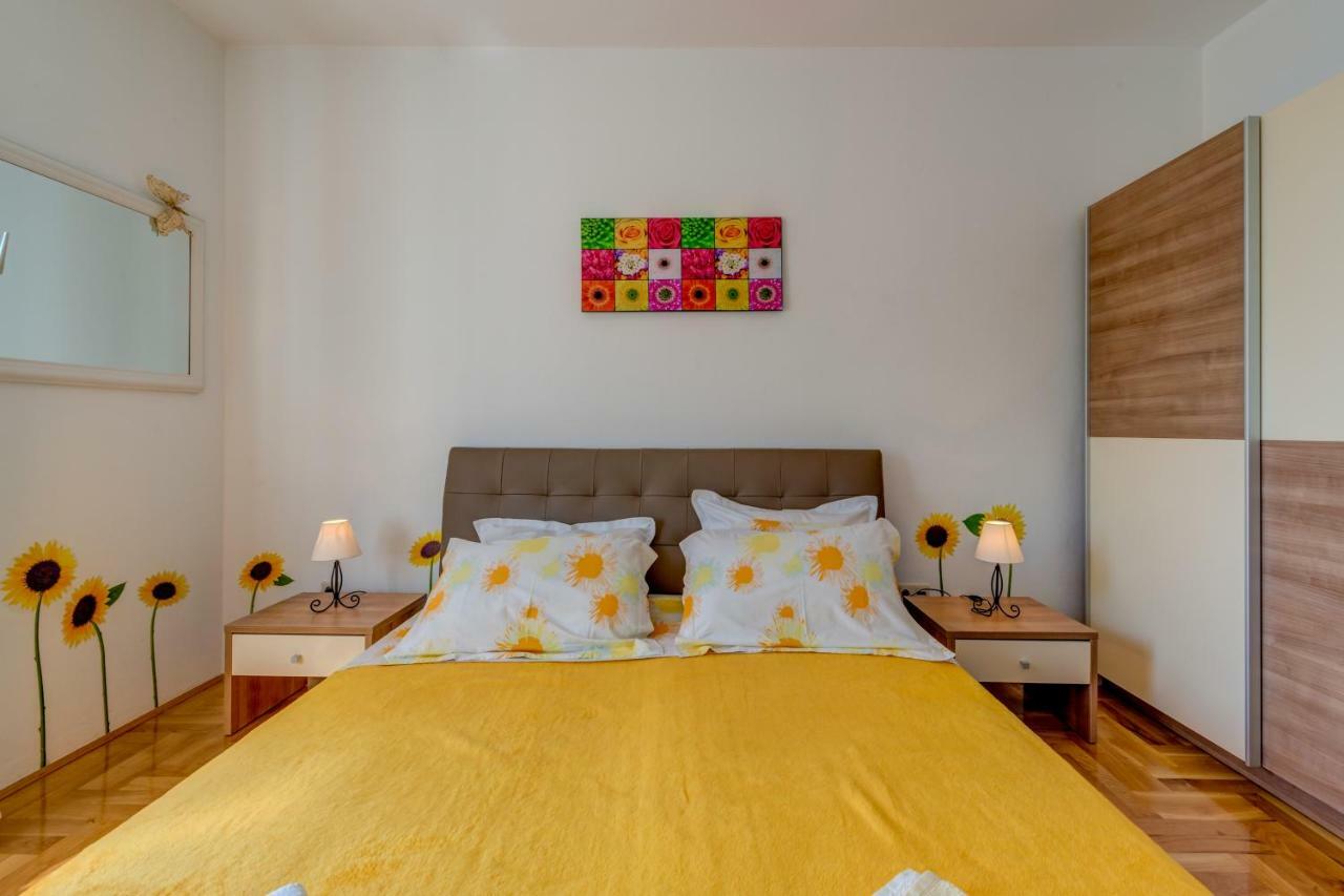 Holiday Home Figa Omis Bagian luar foto