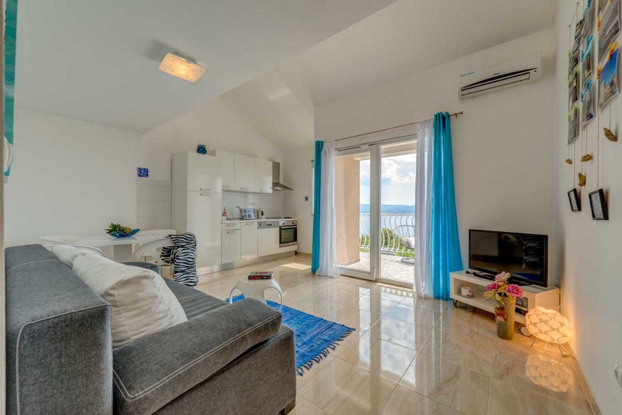 Holiday Home Figa Omis Bagian luar foto