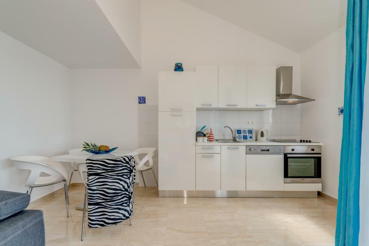 Holiday Home Figa Omis Bagian luar foto