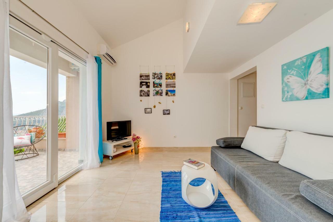 Holiday Home Figa Omis Bagian luar foto