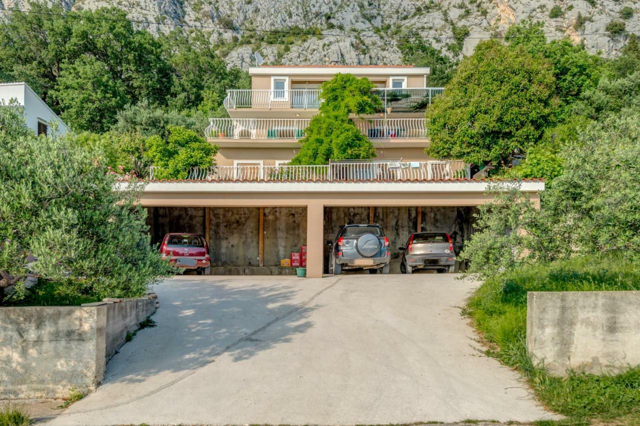 Holiday Home Figa Omis Bagian luar foto