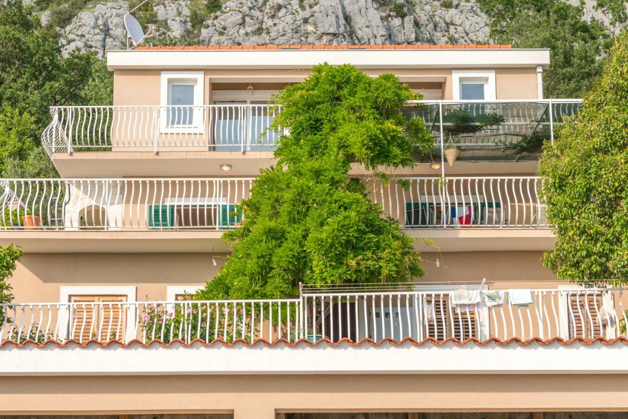 Holiday Home Figa Omis Bagian luar foto