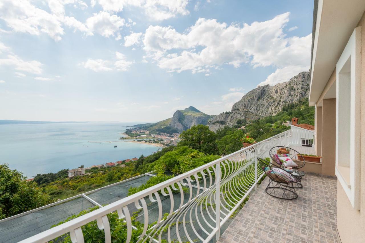 Holiday Home Figa Omis Bagian luar foto