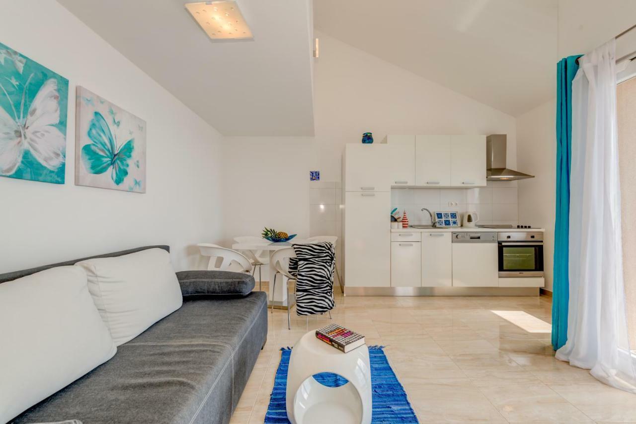 Holiday Home Figa Omis Bagian luar foto