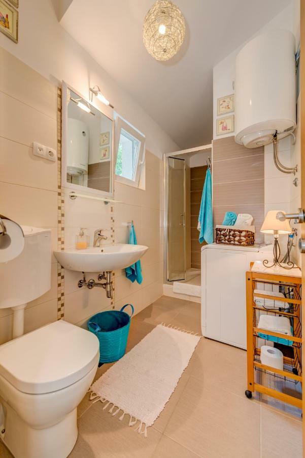 Holiday Home Figa Omis Bagian luar foto